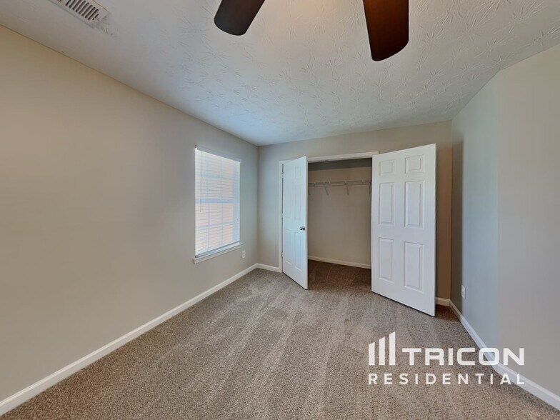 Building Photo - 158 Parkview Pl Dr