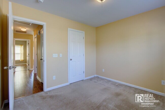 Building Photo - 97 Avonshire Dr