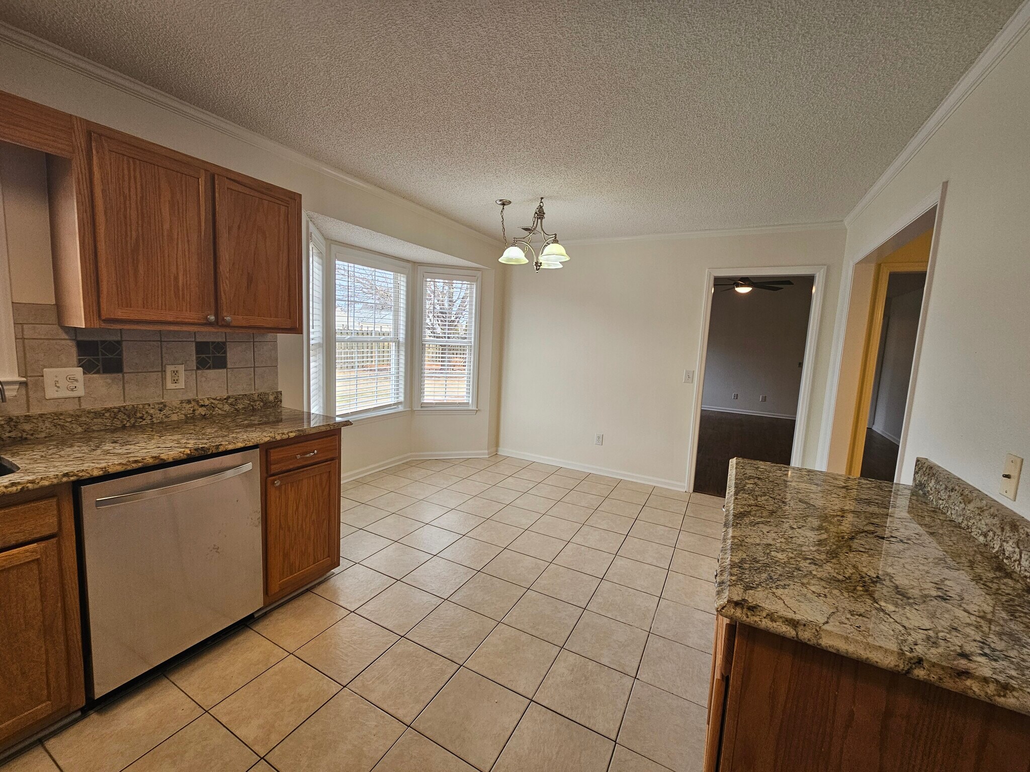 Building Photo - 1503 Flushing Dr