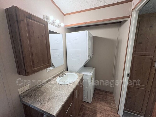 Building Photo - 930 Cedar Village Ln