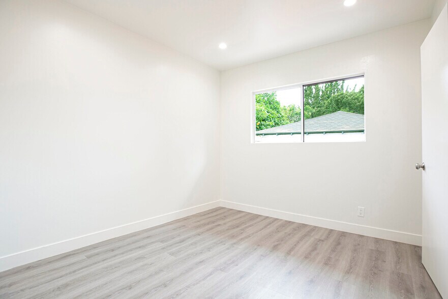 Building Photo - 4335 Sunnyslope Ave