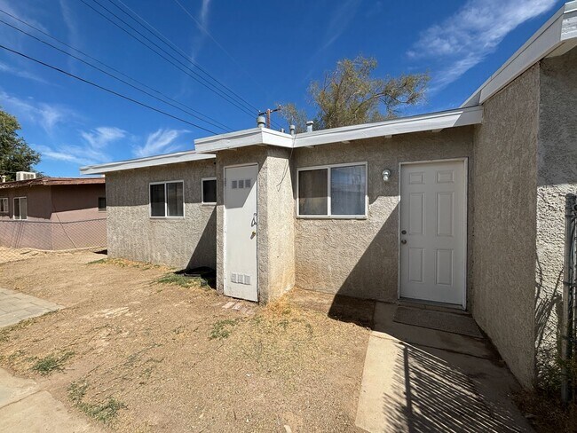 Building Photo - 45503 Cedar Ave