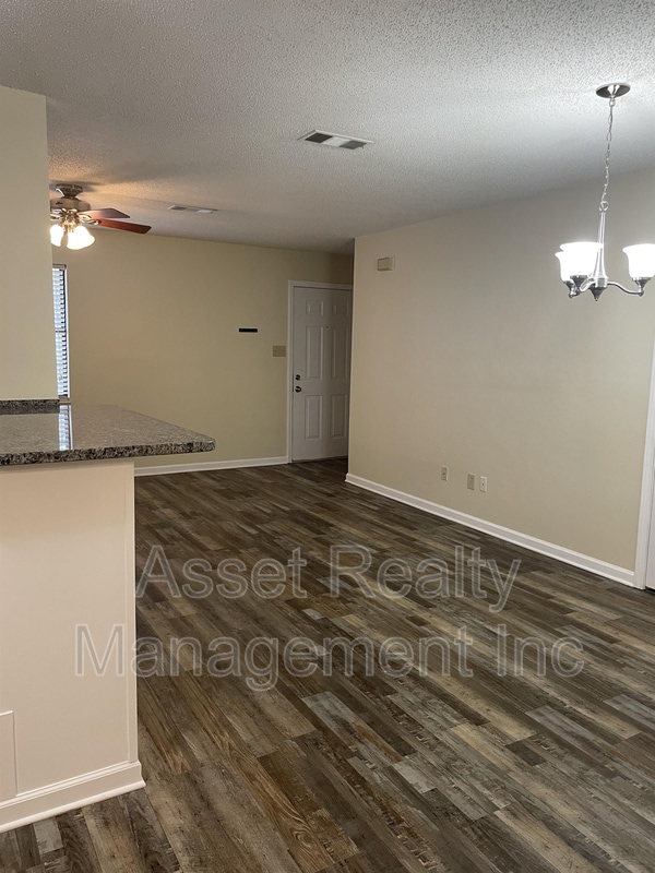 Building Photo - 9227 Shady Bend Ln