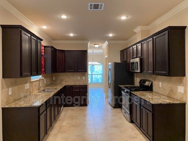 Building Photo - 315 Forest Grove Dr