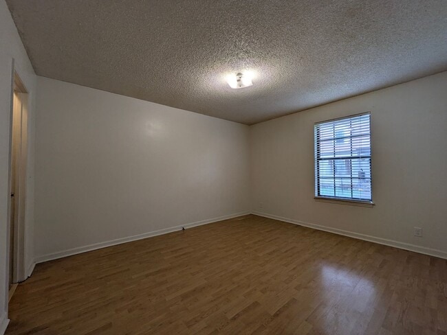 Building Photo - 1107 Quail Ct W