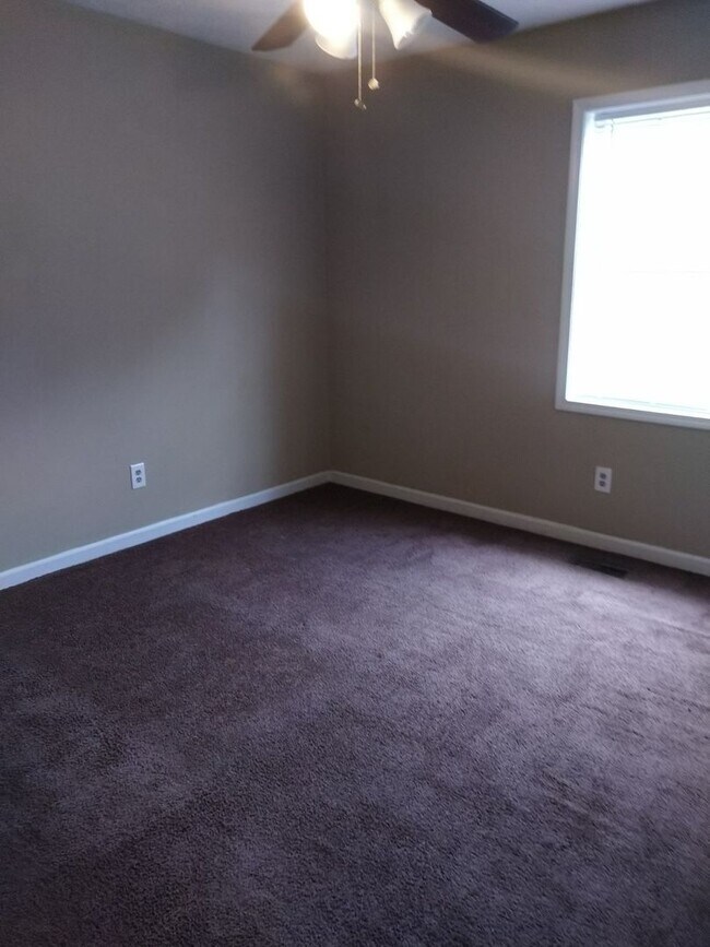 Building Photo - 2425 Justin Dr SW