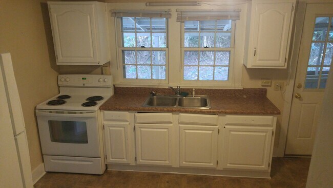 Building Photo - 2021 Webster Rd