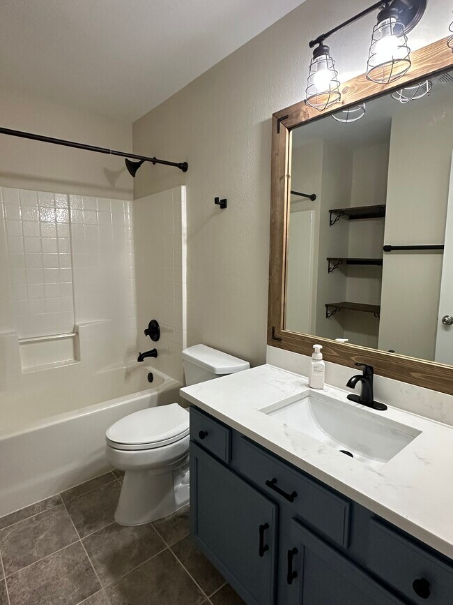 Building Photo - 9000 Eastwood Ave