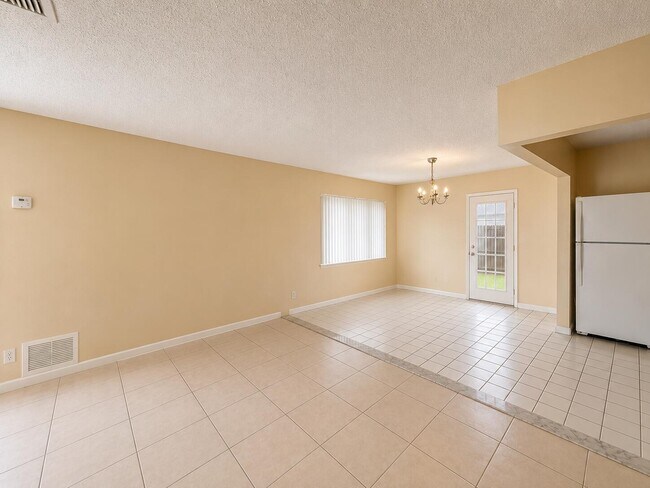 Building Photo - 4125 Woodside Dr