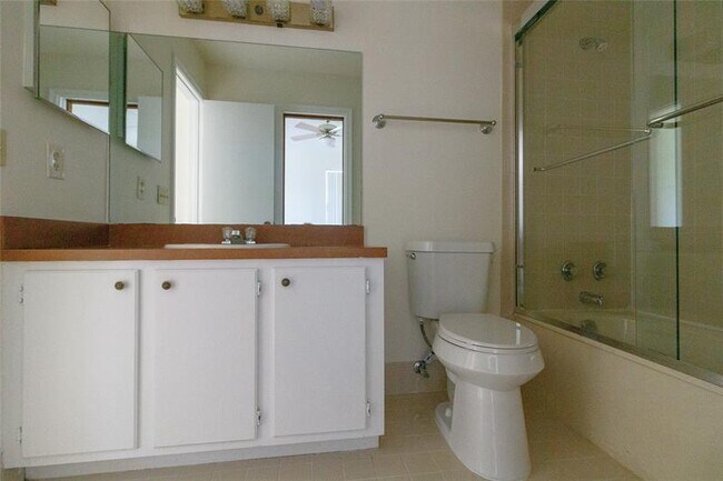 Building Photo - 8197 Royal Palm Ct