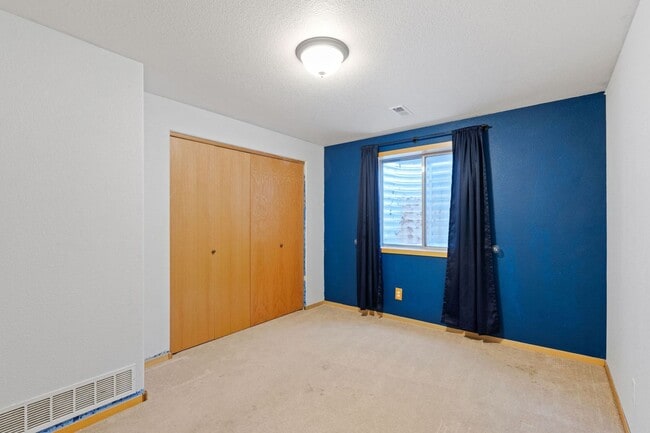 Building Photo - Spacious 5-Bedroom, 4-Bathroom home in Wes...