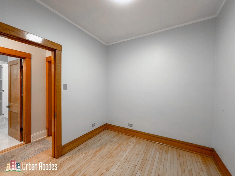 Building Photo - 4322 W Kamerling Ave