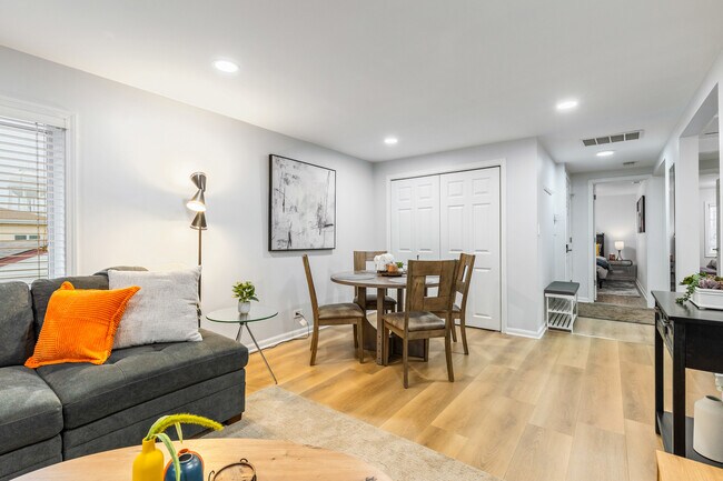 Building Photo - 3017 Pearl St