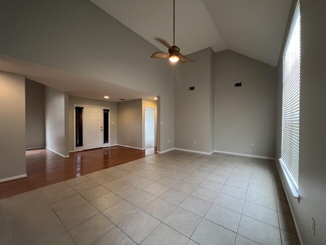 Building Photo - 174 Shady Hill Cir