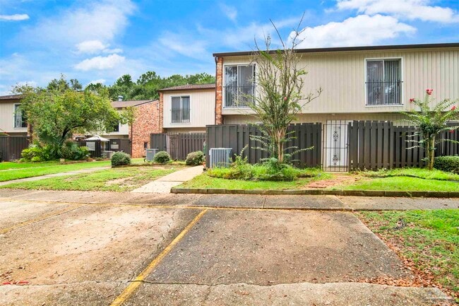Building Photo - 4707 Huron Dr