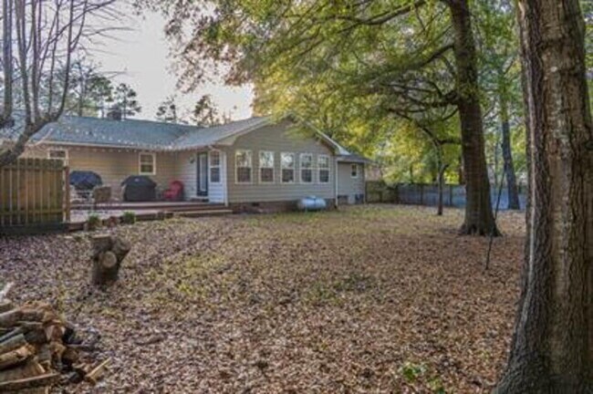 Building Photo - 805 Barnell Dr
