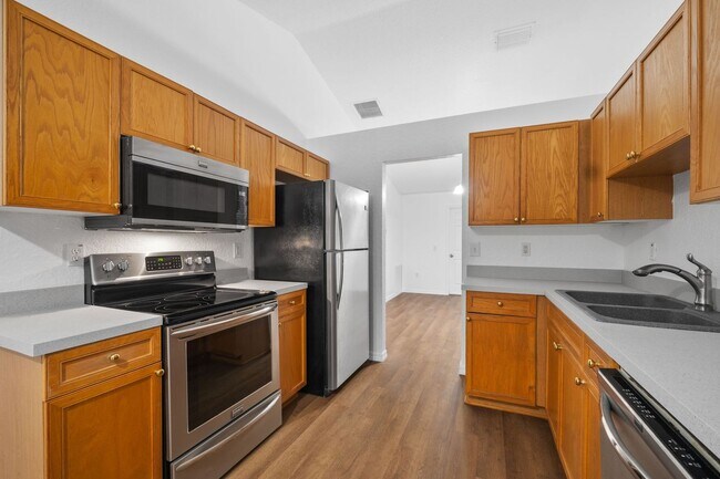 Building Photo - Updated 4 bed 2 bathroom home