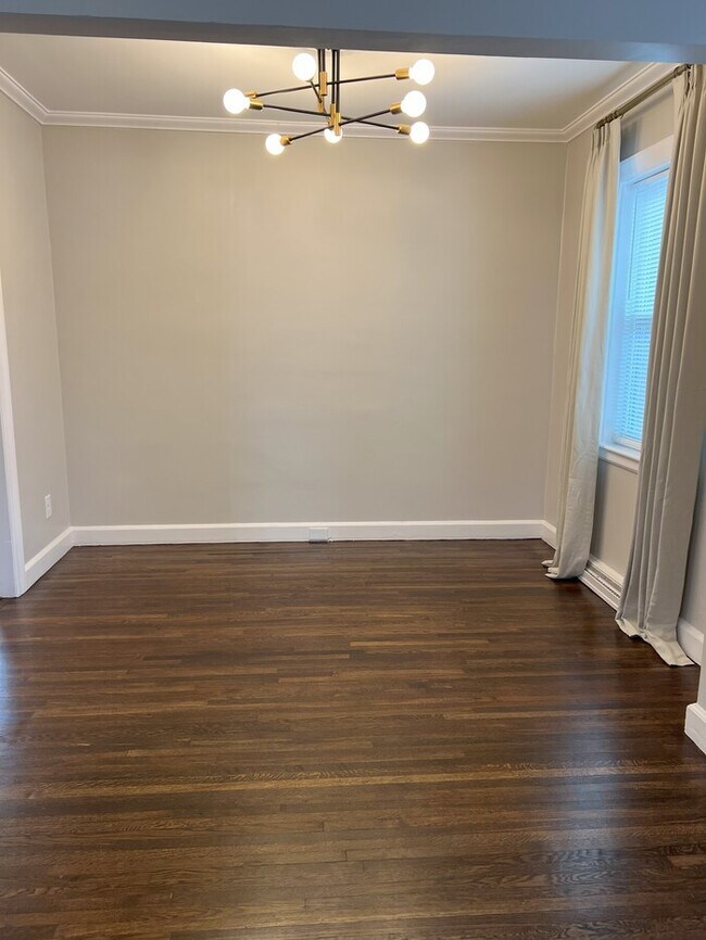 Building Photo - Beautifully Renovated 2BR Home with Modern...