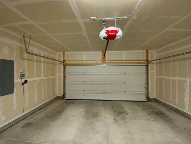 Building Photo - Recent Construction Luxury 4 Bedroom Home Available Near 528 / 550 in Rio Rancho!