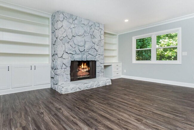 Building Photo - 2681 Ravenoaks Pl