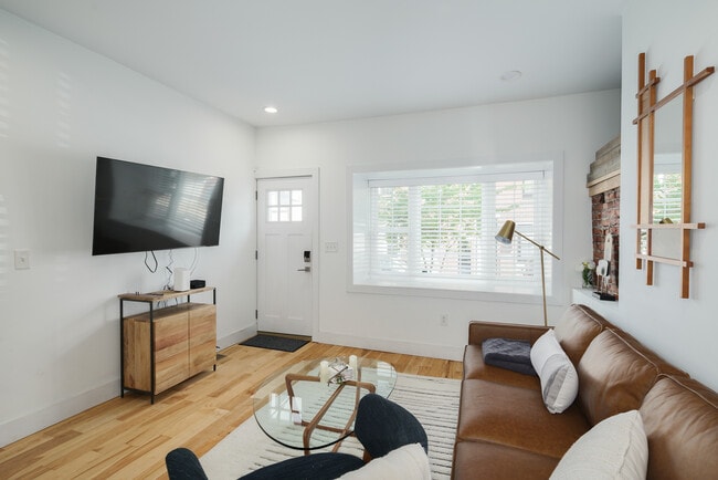 Building Photo - 2223 Taggert St