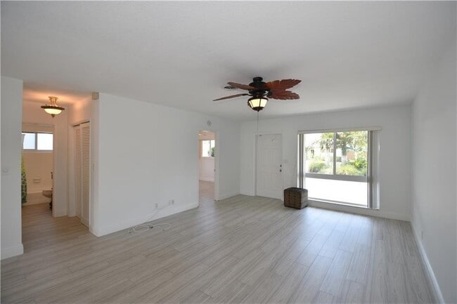 Building Photo - 1711 NE 60th St