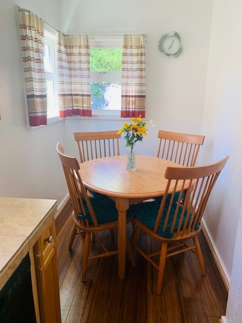 Kitchen Nook - 5914 S Carver St