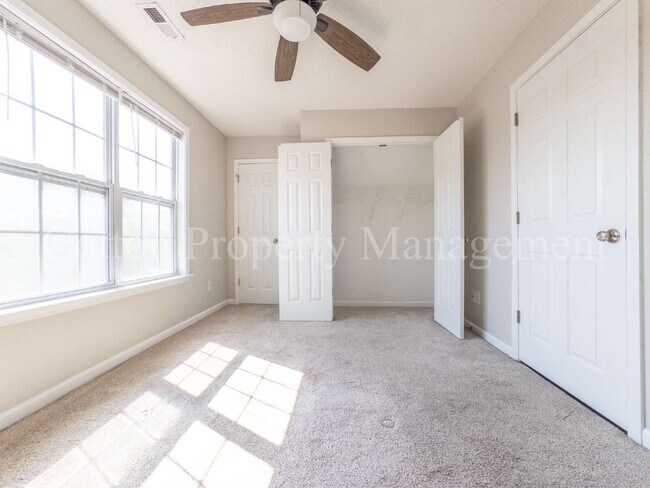 Building Photo - 448 Vallie Ln