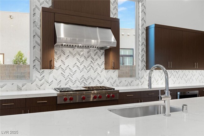 Building Photo - 10793 Vista Altura Ave