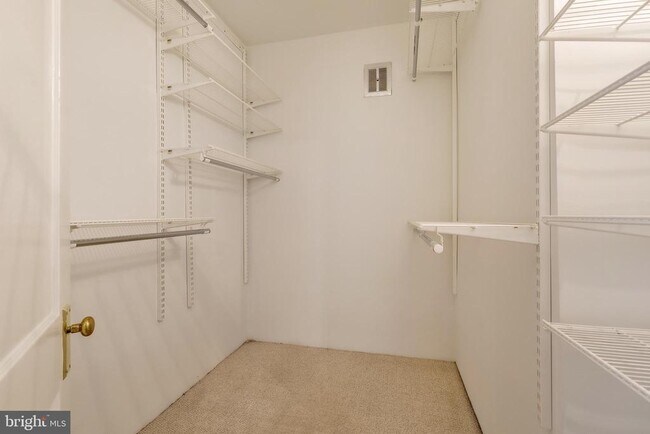 Building Photo - 3236 McKinley St NW