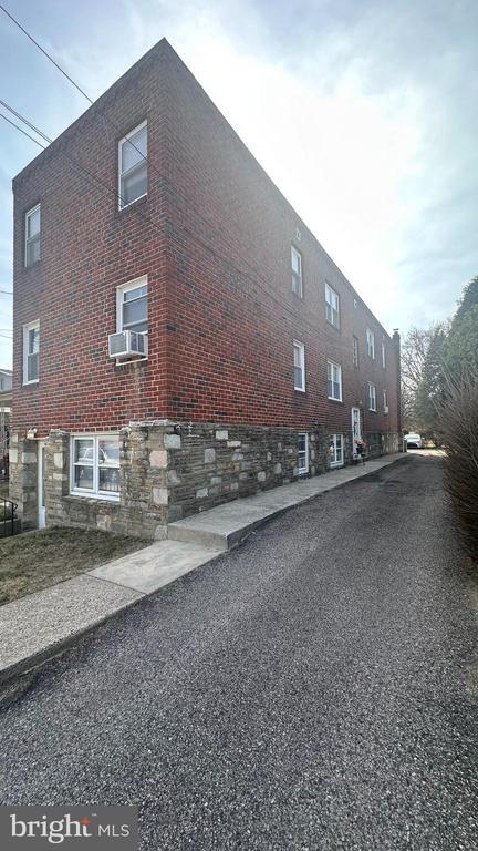 Building Photo - 7712-14 Watson St