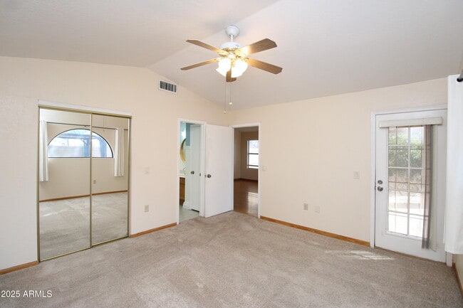 Building Photo - 602 N Cobblestone St