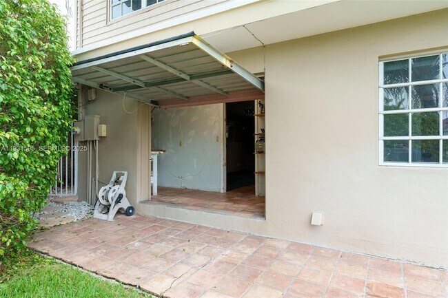 Building Photo - 2130 NE 15th St