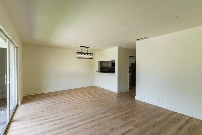Building Photo - 5458 Via Delray Blvd
