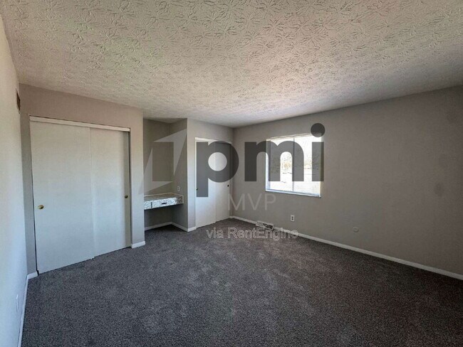 Building Photo - 4056 Carlton Ave