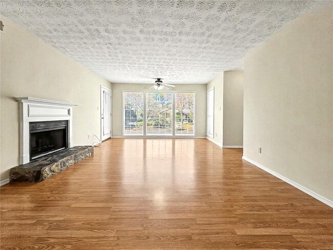 Building Photo - 1702 Country Park Dr