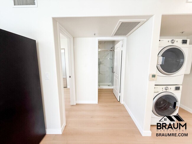 Building Photo - 1415 Centinela Ave