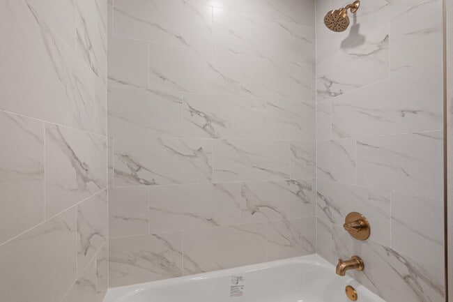 Building Photo - 2 Bed, 2 Bath Duplex