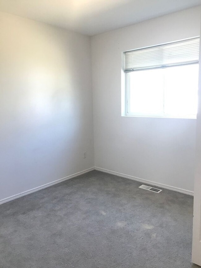 Building Photo - 3305 Laredo Dr