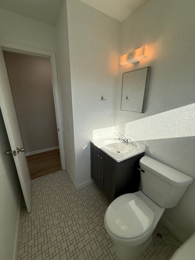 Building Photo - 2606 E Hennepin Ave