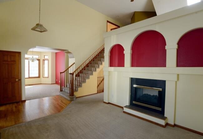Building Photo - Sunny and Bright 5 bed, 4 bath Home with L...