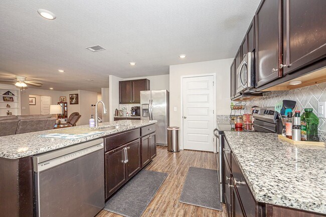 Building Photo - 9125 Bellewood Dr