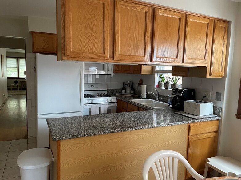 KITCHEN - 703 N 11th Ave