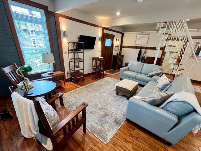 Building Photo - 1003 Court St