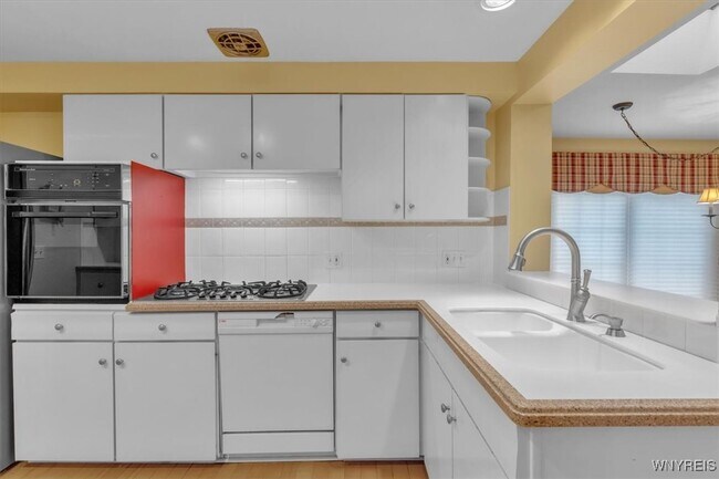 Building Photo - 116 Segsbury Rd