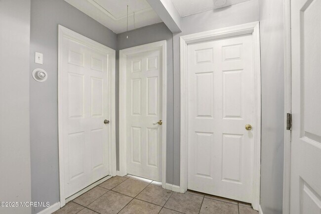 Building Photo - 61 Cassville Rd