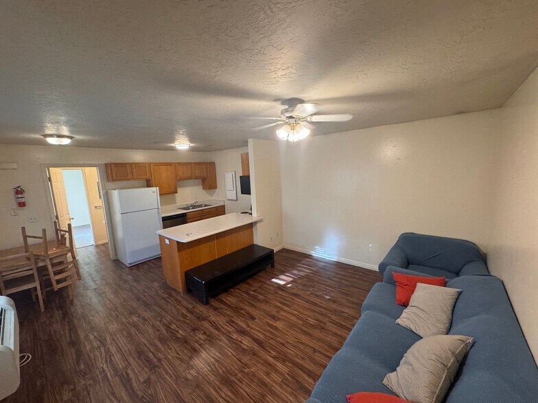 Building Photo - 476 N 300 E