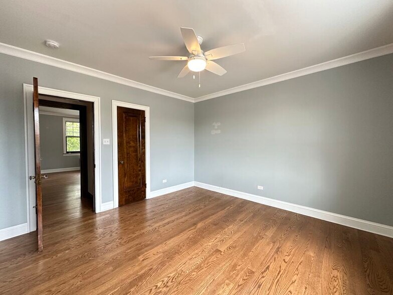 Building Photo - 4519 N Wolcott Ave