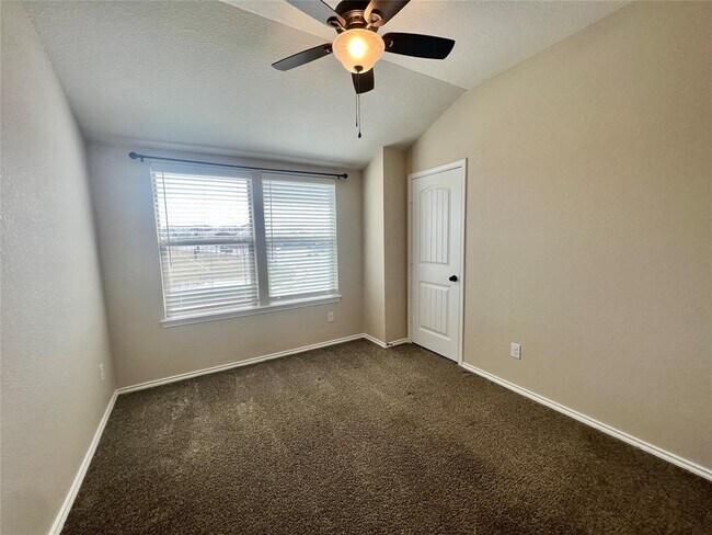 Building Photo - 5100 Lazy Ct Dr