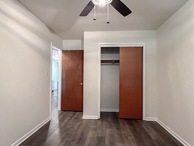 Building Photo - 3005 Tansel Rd